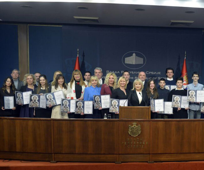 GRUPNA FOTOGRAFIJA